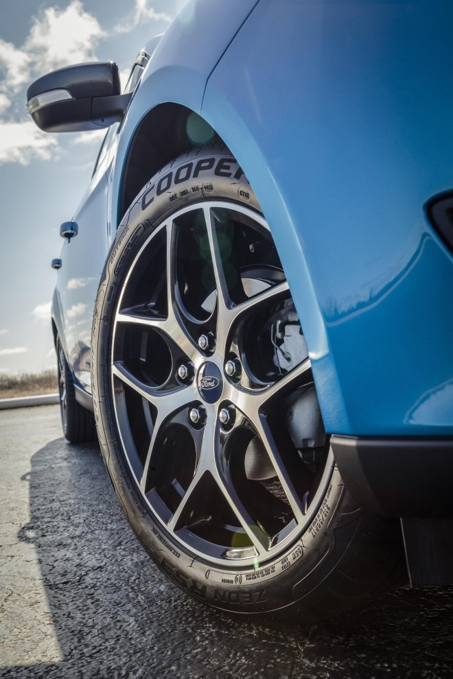 2015 Ford Focus Sedan Wallpapers