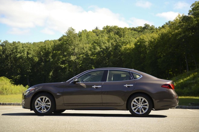 2015 Infiniti Q70 Hybrid Wallpapers