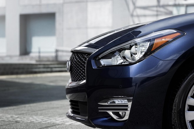 2015 Infiniti Q70 Wallpapers