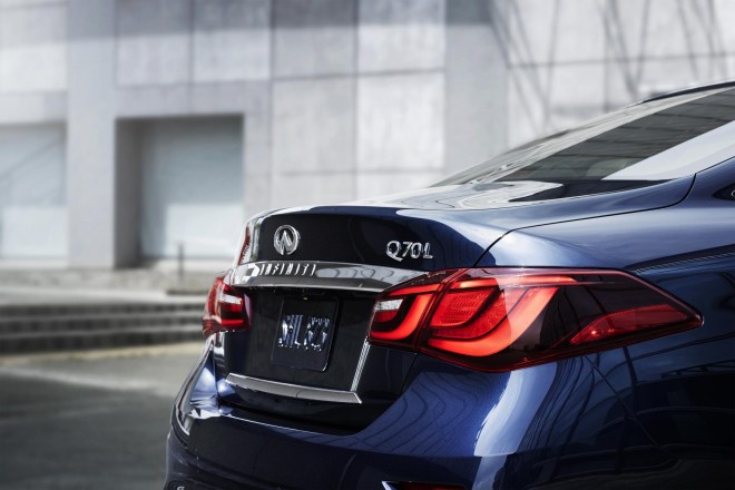 2015 Infiniti Q70 Wallpapers