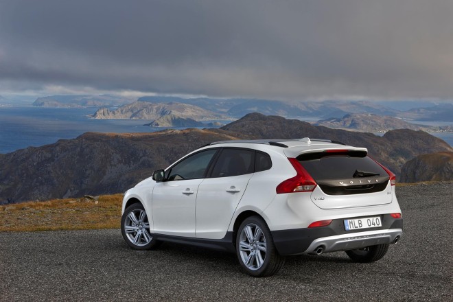2016 Volvo V40 Cross Country Wallpapers