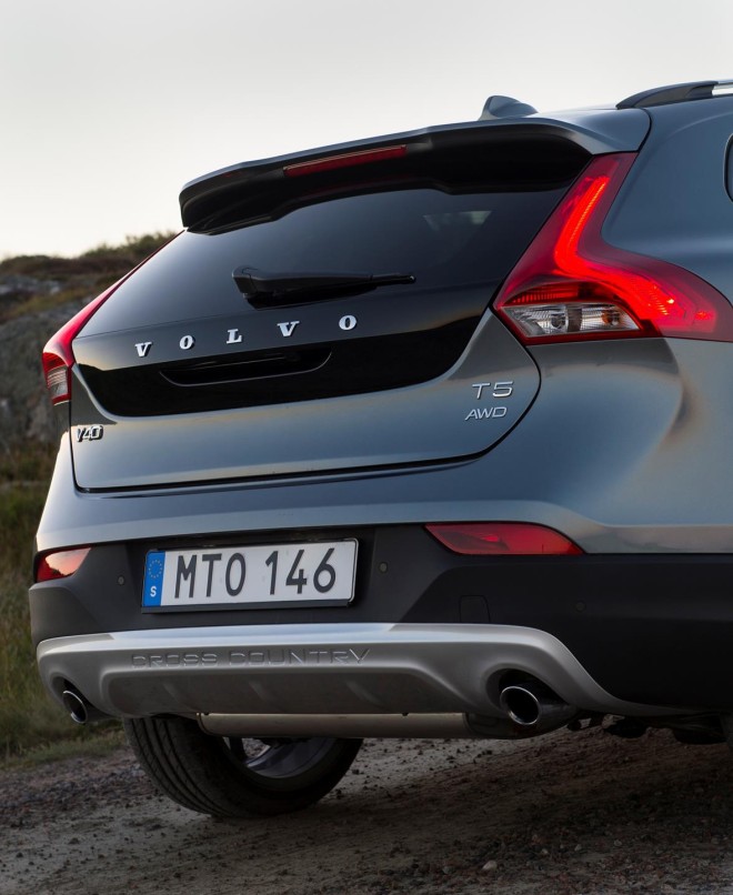 2016 Volvo V40 Cross Country Wallpapers