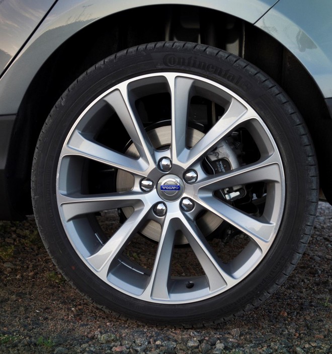 2016 Volvo V40 Cross Country Wallpapers