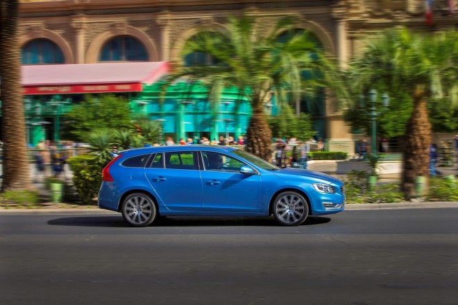 2016 Volvo V60 Wallpapers