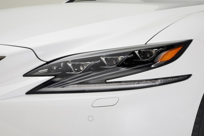 2018 Lexus LS 500 F Sport Wallpapers