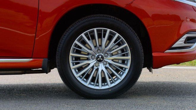 2019 Mitsubishi Outlander PHEV UK Wallpapers