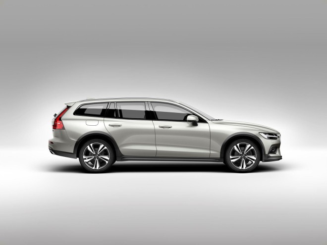 2019 Volvo V60 Cross Country Wallpapers