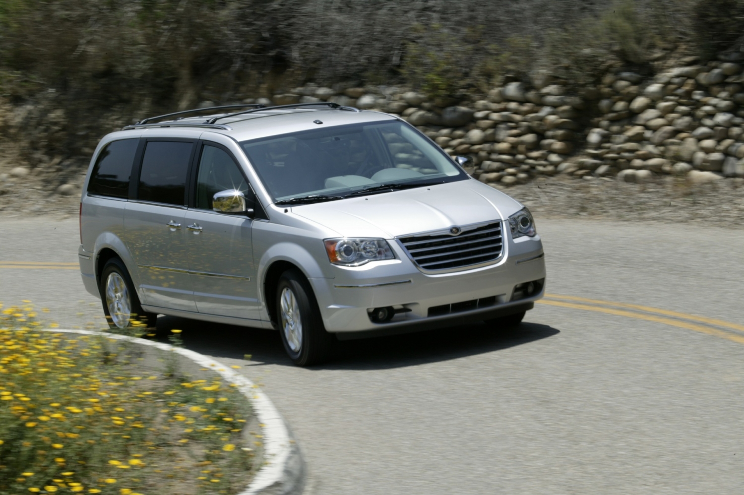 2008 Chrysler Town Country Wallpapers Hd Drivespark